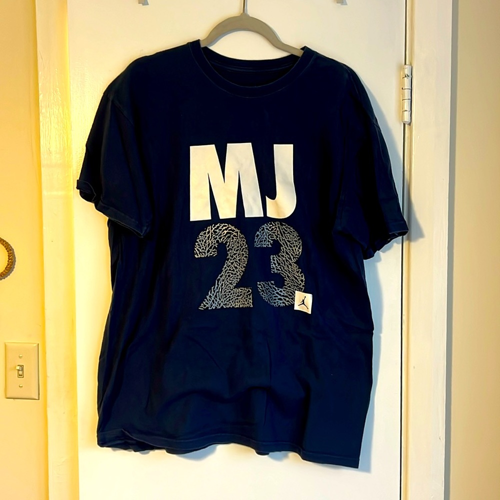 Men’s JORDAN tee. XL